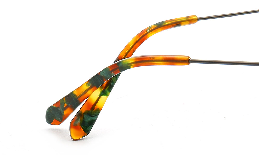 Patterned eyeglass frame temple tips