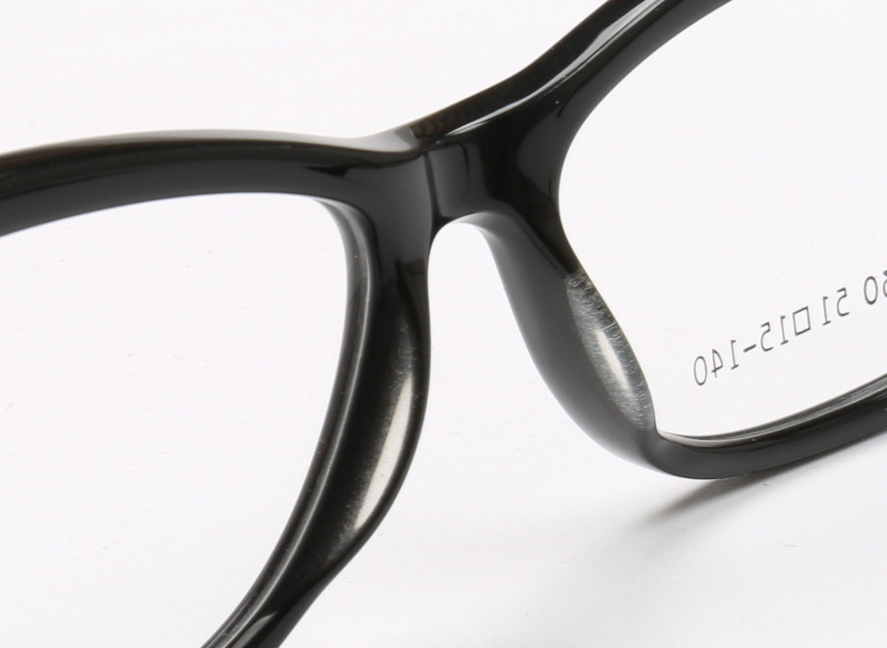 nose of cat eye glasses frames