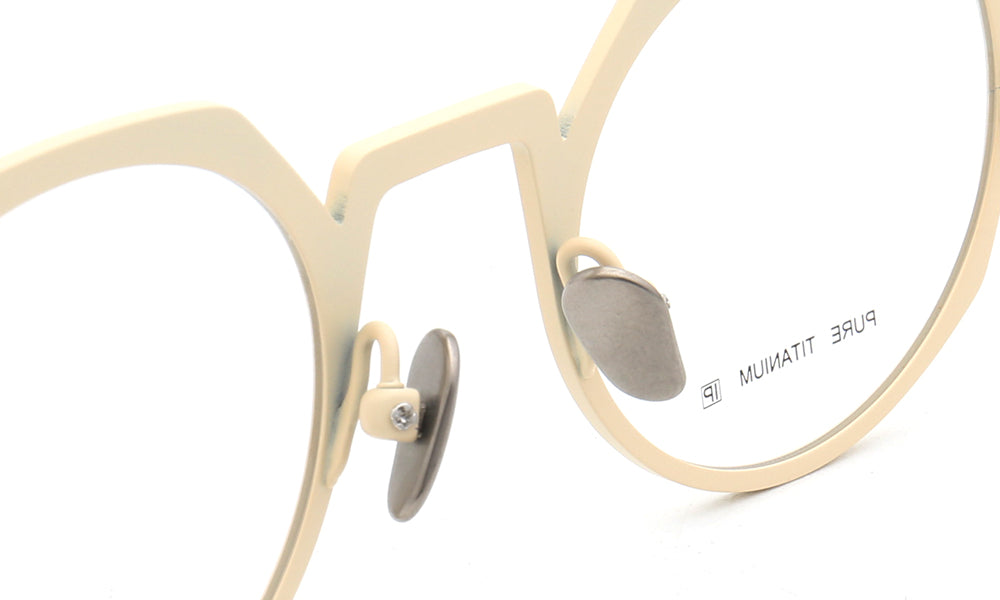 Nose pads of round retro titanium eyeglass frames