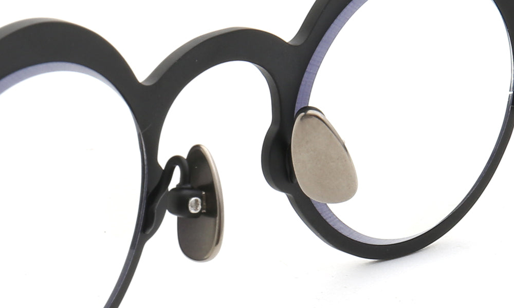 Nose pads of round anti blue titanium glasses