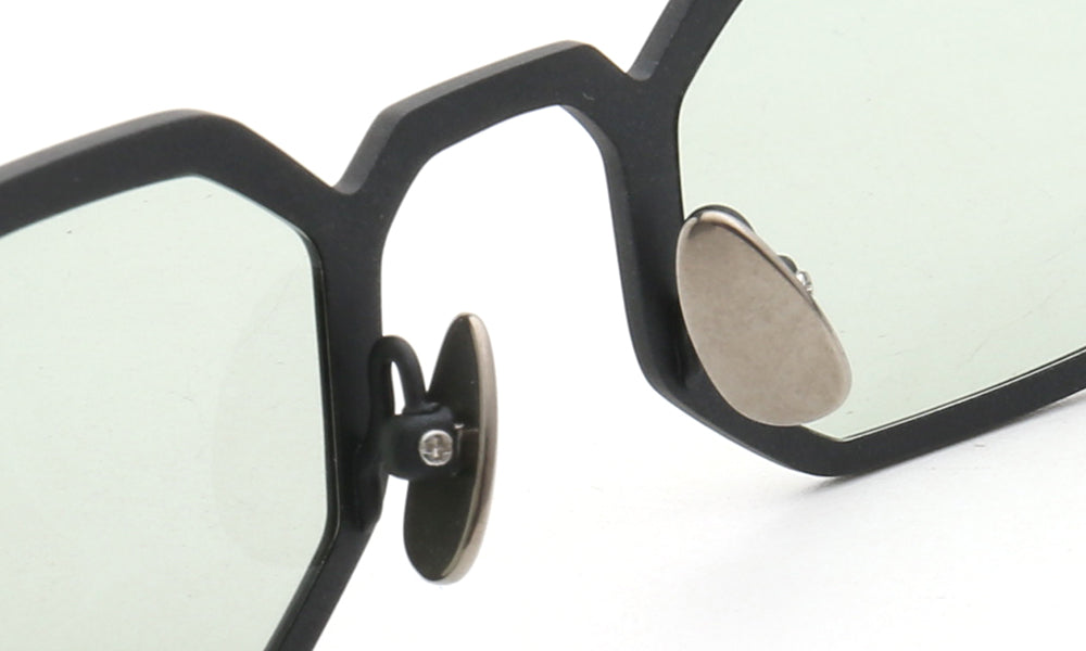 Nose pads of rectangular polarized titanium sunglasses