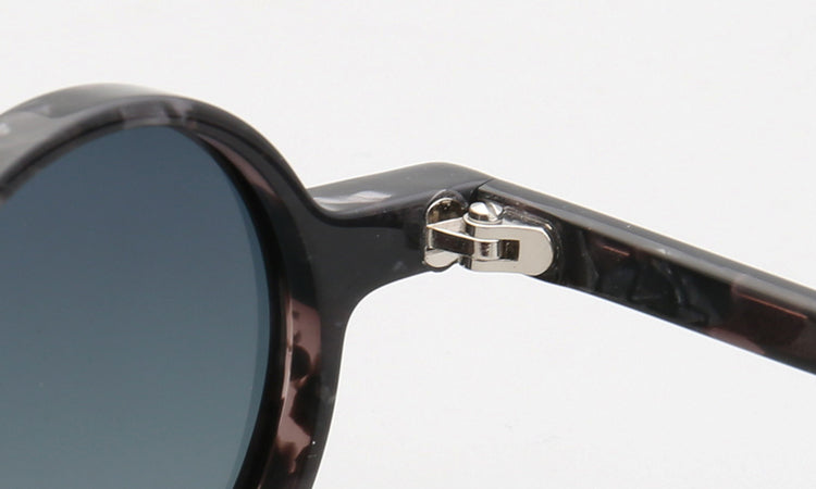 Inner hinge of acetate sunglasses