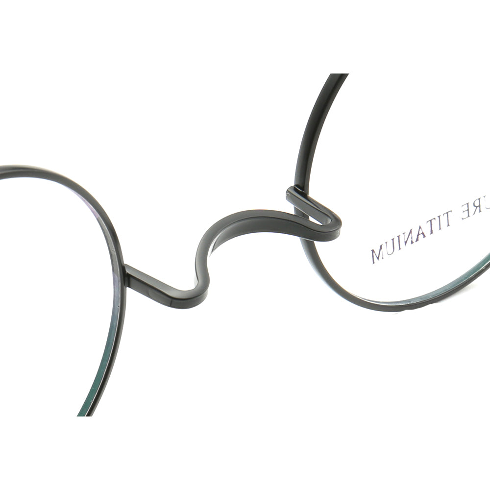 Bridge of retro round titanium glasses