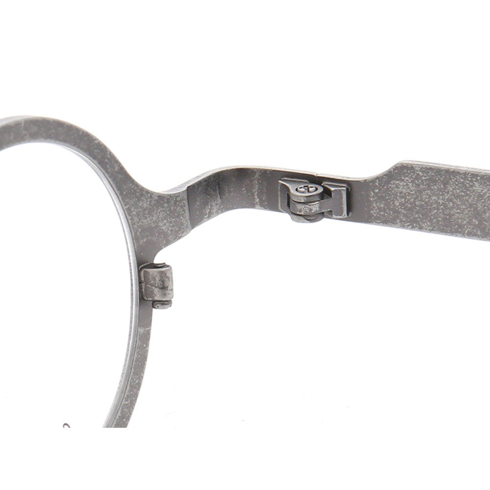 Inner hinge of round retro titanium eyeglasses