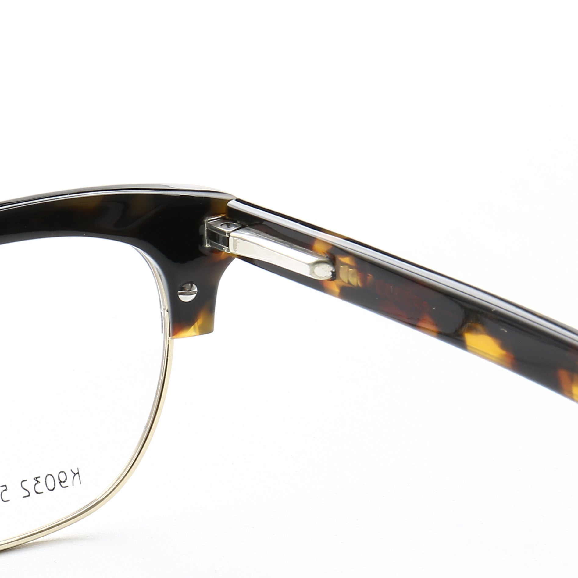 Inner hinge of retro tortoise acetate eyeglasses