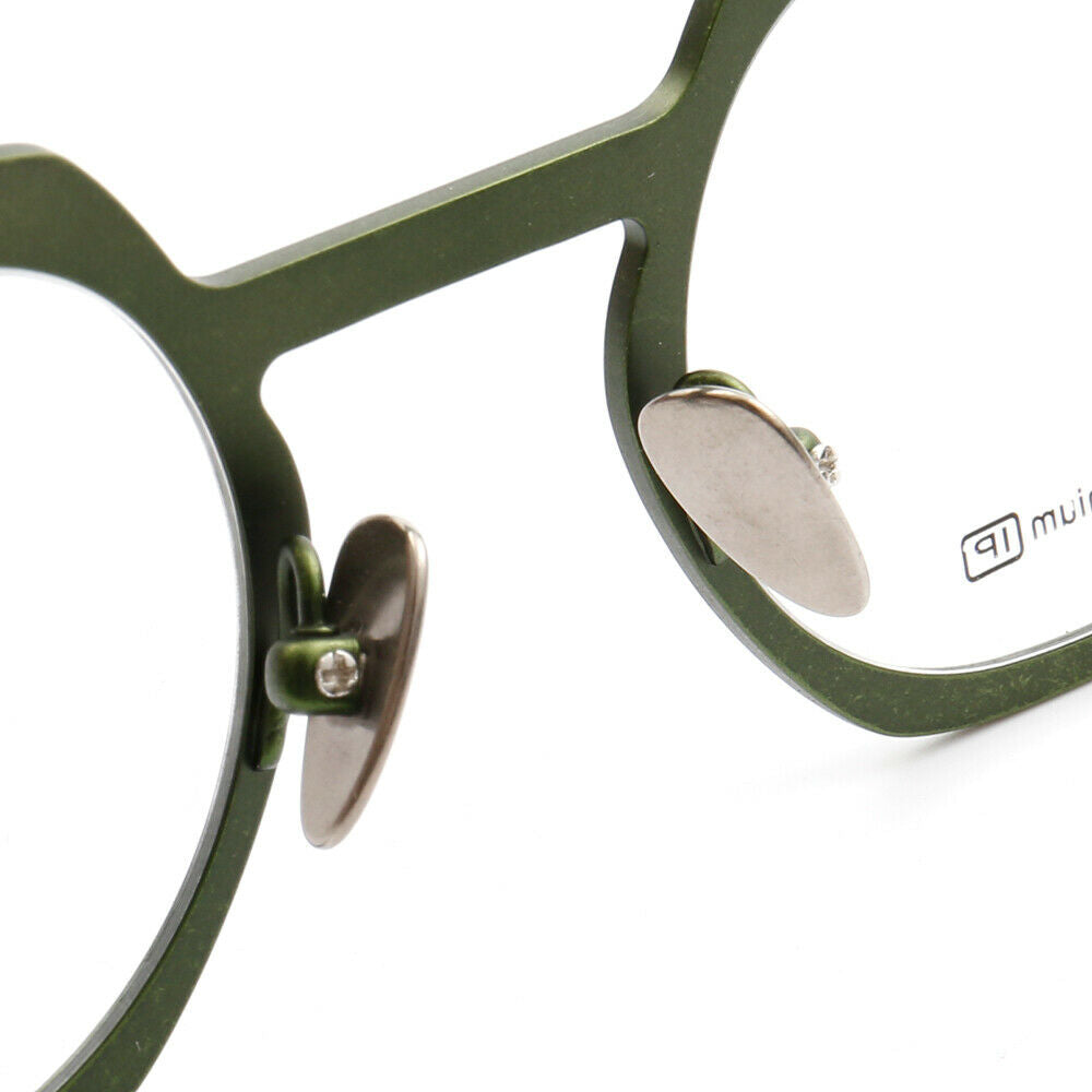 Nose pads of green full rim titanium eyeglasses